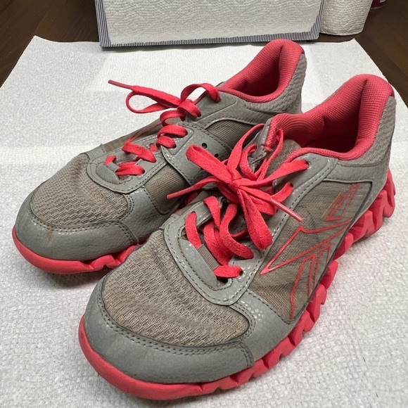 Womens sz US 8 REEBOK Zigtech Shark 3D Fuse Frame Running Shoes - Picture 2 of 11